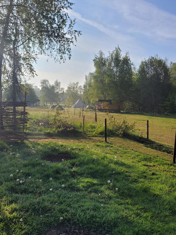 Slapen Tussen De Ezels In De Yurt Hotel Aarschot Luaran gambar